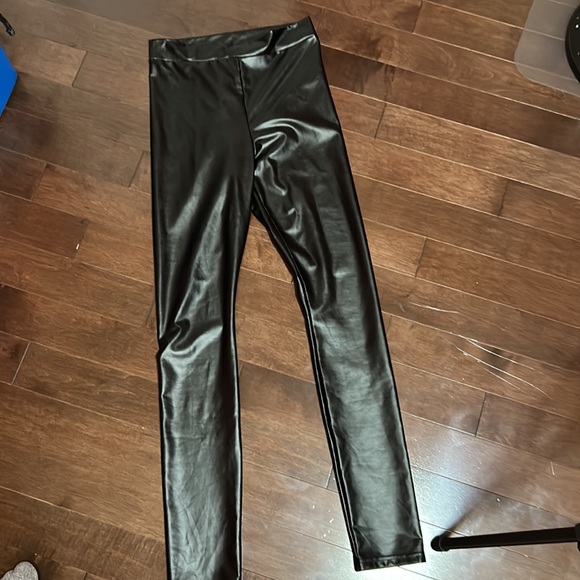 M - FAUX LEATHER leggings - Picture 2 of 6